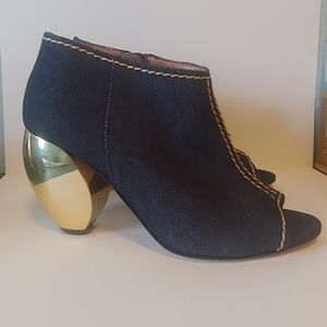 Bcbgmaxazria Womens Blue pumps & Gold Heel Nwob